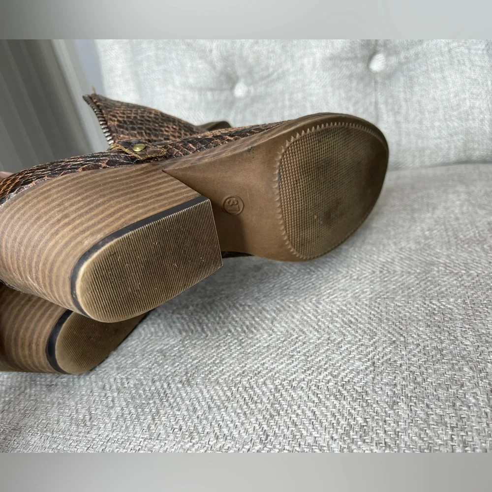 Corkys Boutique Block Heel Shoes Booties Women’s EU 37 Vegan Snakeskin 6.5 - Picture 4 of 4